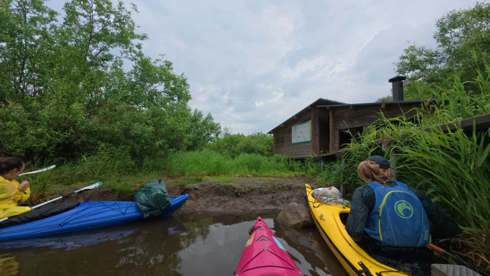 Otisaare forest shelter on the riverbank